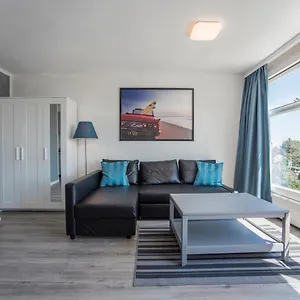 Blue Shell With Private Parking Garage Apartment